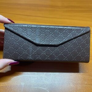 Gucci Soft Suede Logo Eyewear Case in Light Gray with Gold Stamp